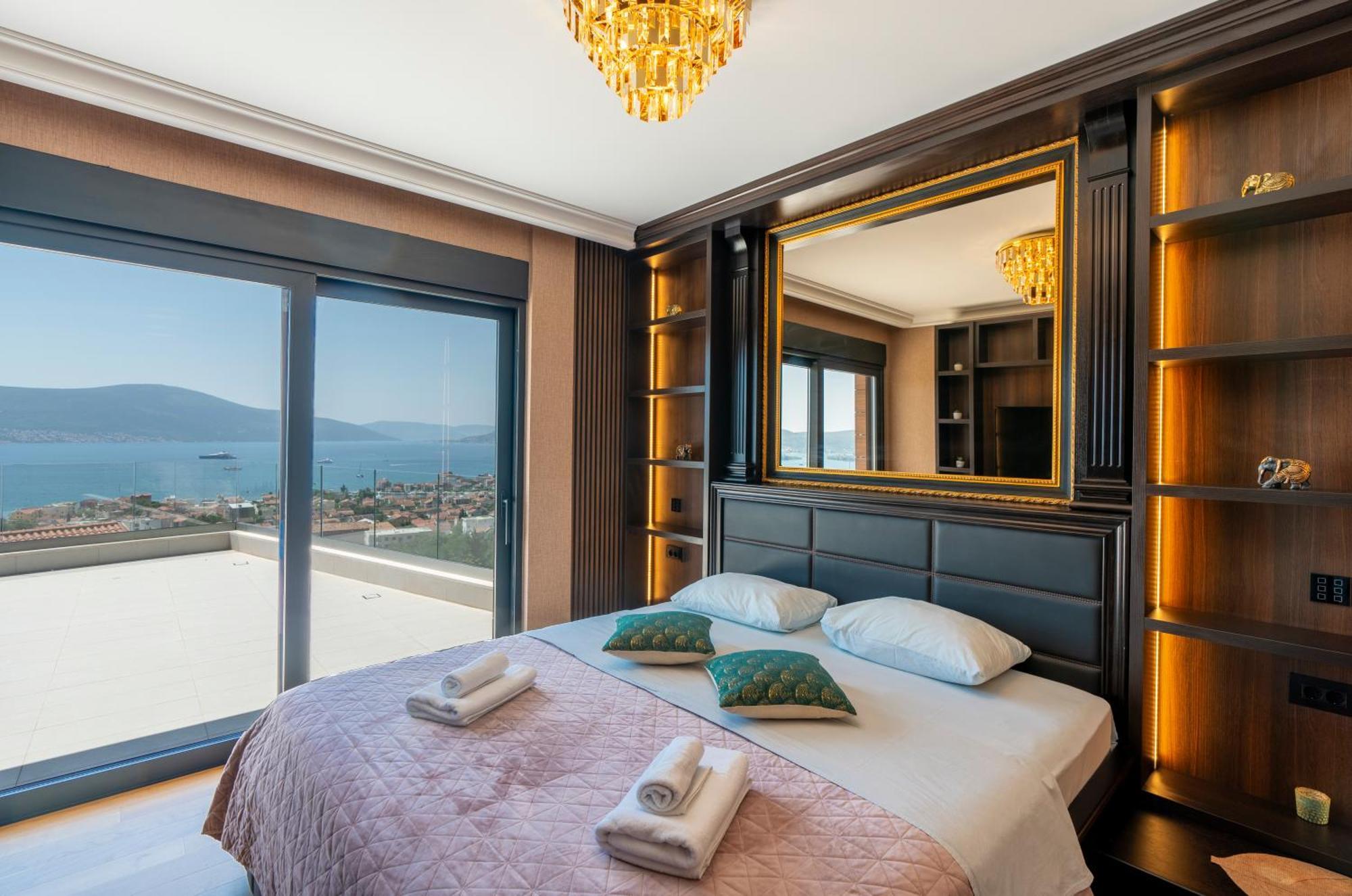 Montelux Mansion Vila *
